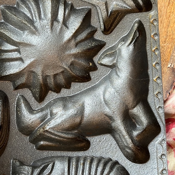 Vtg '88 JOHN WRIGHT Cast Iron Southwest Cookie Muffin Cactus Coyote Armadillo - Picture 6 of 15